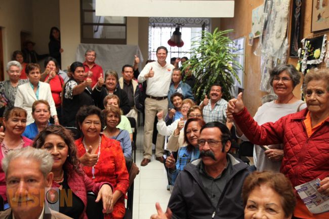 Alfonso Martínez ofrece apoyos a jubilados en Morelia