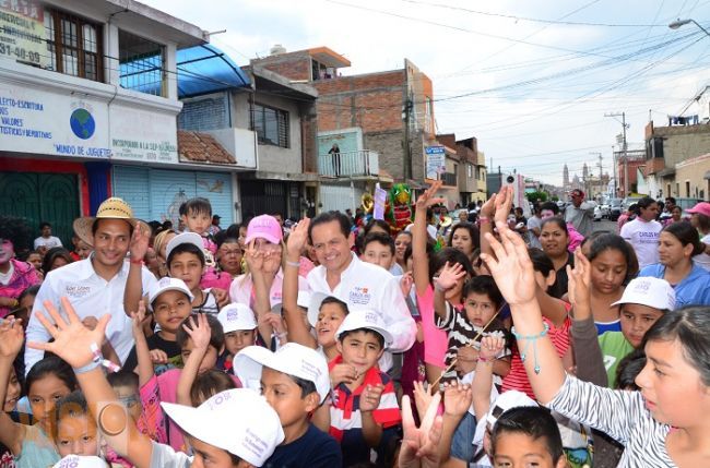Festeja Carlos Río Día del Niño en Santiago Undameo
