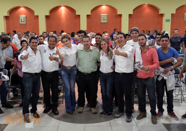 Trabajadores ofrecen su voto a candidatos priistas