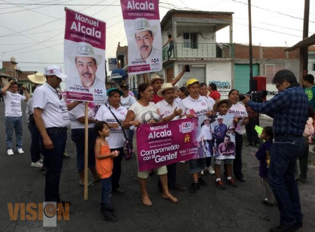 Manuel Alcalá, recorrido casa por casa en colonias de Morelia