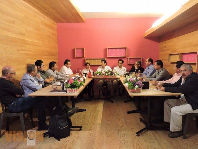 Se reúne Alfonso Martínez con Colegio de Arquitectos y plantea generación de desarrollo
