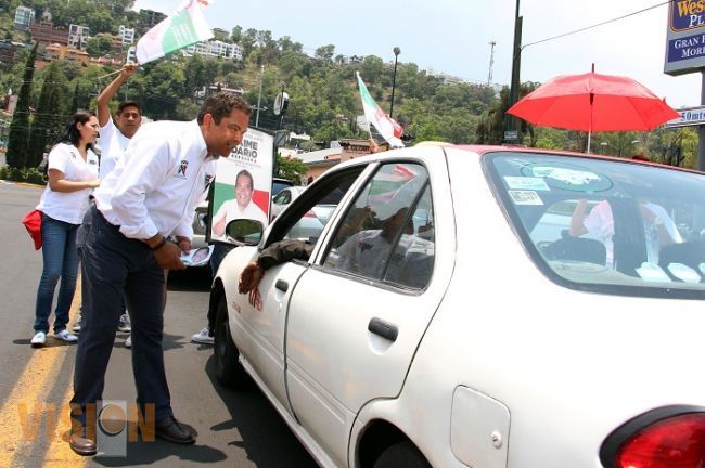 Jaime Darío saluda a automovilistas; le expresan apoyo total a su plan de gobierno