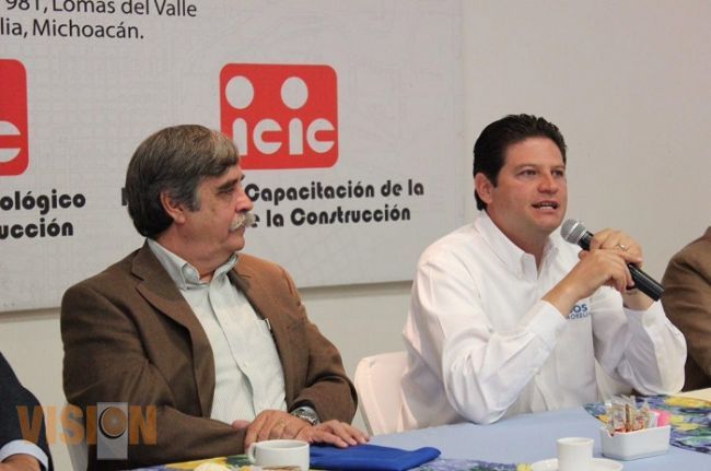 Reconocen constructores y contratistas apoyo obtenido de Alfonso Martínez