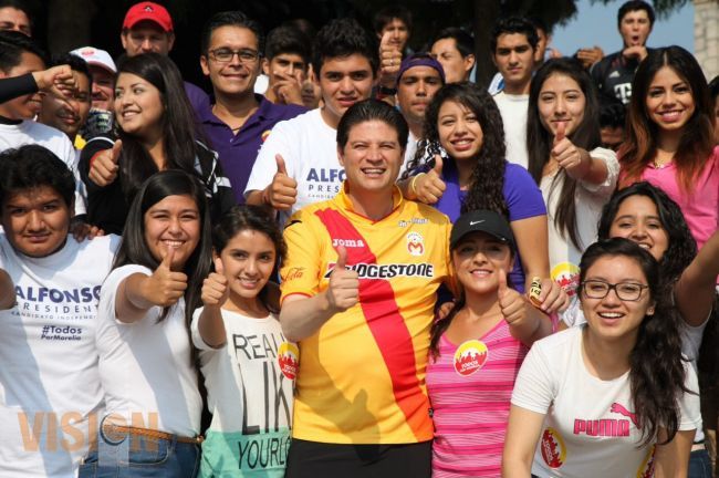 Alfonso Martínez asiste a evento deportivo en Morelia