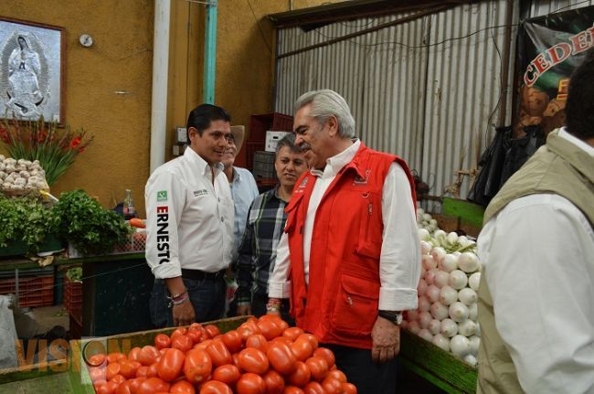 Visitan candidatos del PRI mercado de 