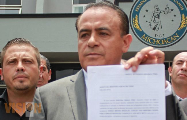 Presenta Pascual Sigala denuncia penal en contra de Agustín Trujillo y el alcalde de Áporo