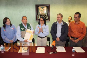Recibió IMSS Oportunidades, título de propiedad de predios de unidades y hospitales