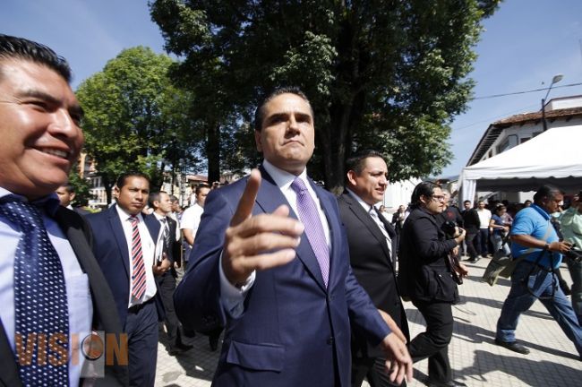 A los presidentes municipales, nadie los va a humillar ni arrinconar