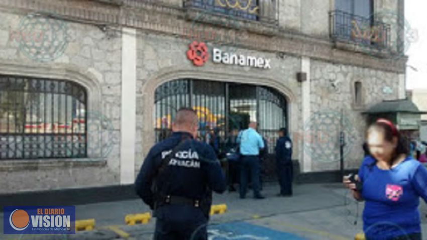 Dos sujetos asaltaron el Banamex del Pipila