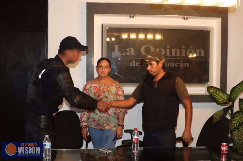 Agentes policiacos piden disculpas a reporteros agredidos en reciente operativo
