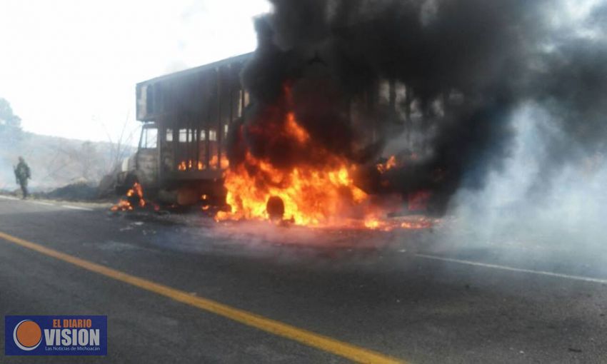 Reportan quema de trailer en Tierra Caliente