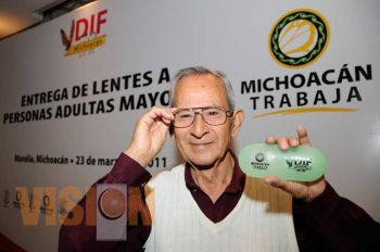 DIF Estatal estrega más de 3 mil lentes a adultos mayores en situación vulnerable