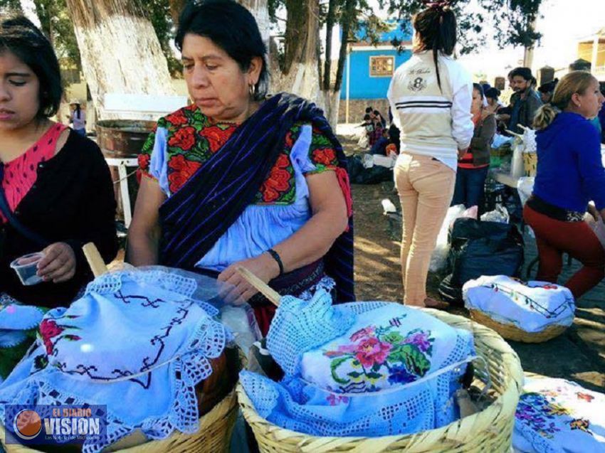 Pichátaro conserva la tradición de tomar atole