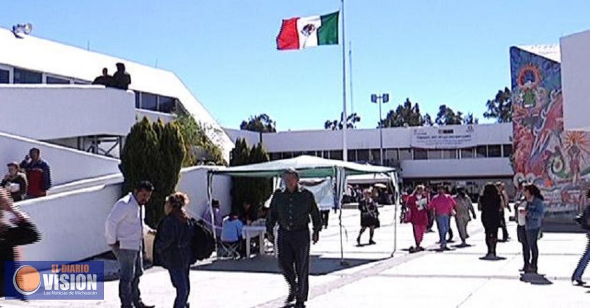 Liberan cheques para ser entregados a profesores michoacanos 