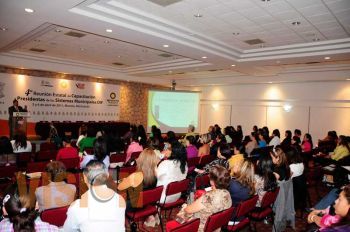 Clausuran 4a Reunión Estatal de Presidentas de los Sistemas municipales DIF
