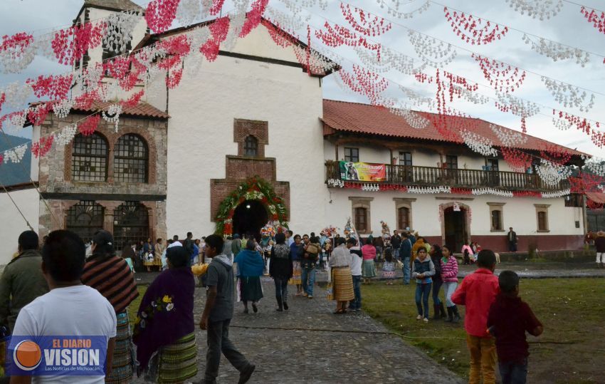 Música y tradición con  Felinos, en Angahuan