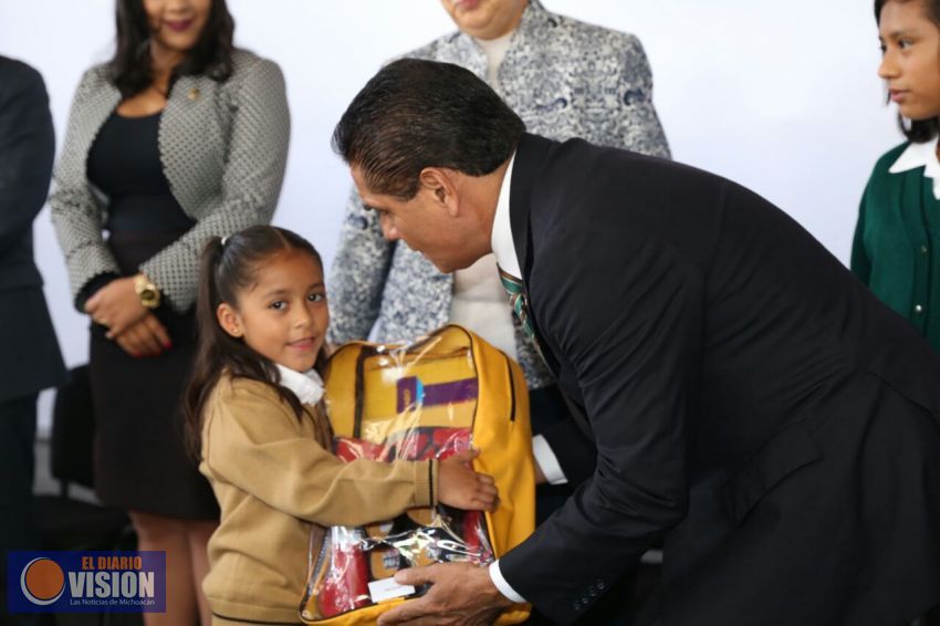 Llama Gobernador a anteponer el derecho supremo a la educación