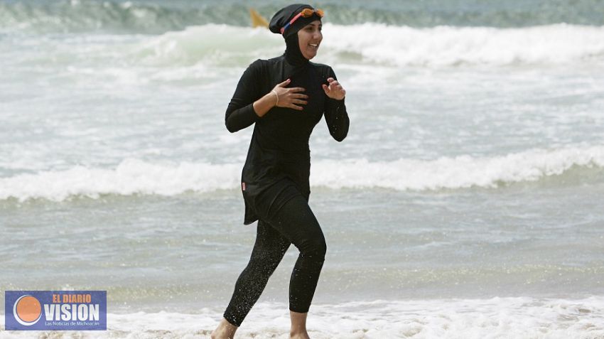 Del bikini al burkini (*). La monumental hipocresía del poder con olor a machismo