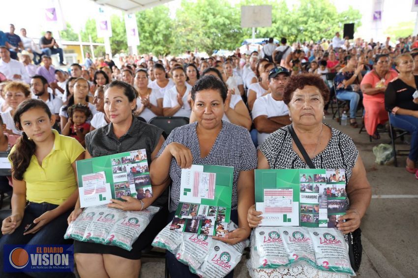 Entregan tarjetas a nuevos beneficiarios Liconsa en Pinzándaro