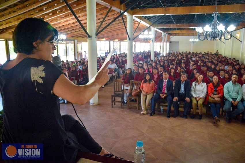 “Leo… luego existo” llega a la comunidad Cobaem del Oriente michoacano  
