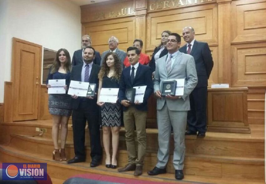 Ganan primer lugar nicolaitas en el 2° Concurso de Ensayo Jurídico 2016