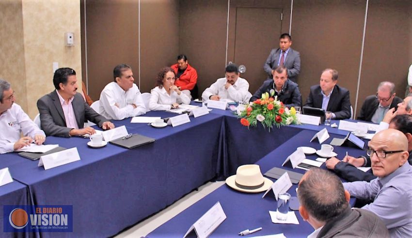 Autoridades ambientales y productores de aguacate hacen pacto por la sustentabilidad agrícola 