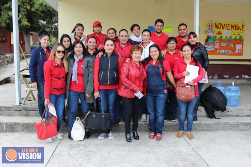 Más de 2 mil personas disfrutaron de servicios gratuitos del domingo rojo 