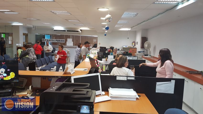 Busca SEE terminar con rezago administrativo