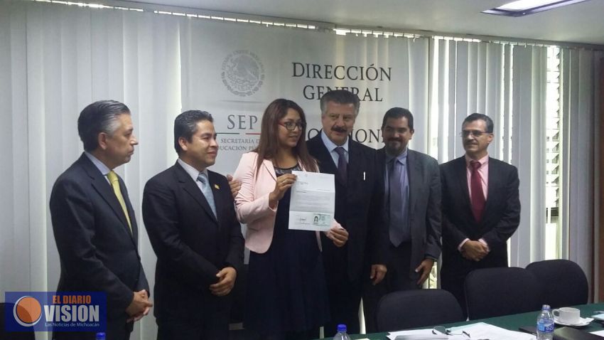 Hace 70 años, michoacano recibió primera cédula profesional de Derecho