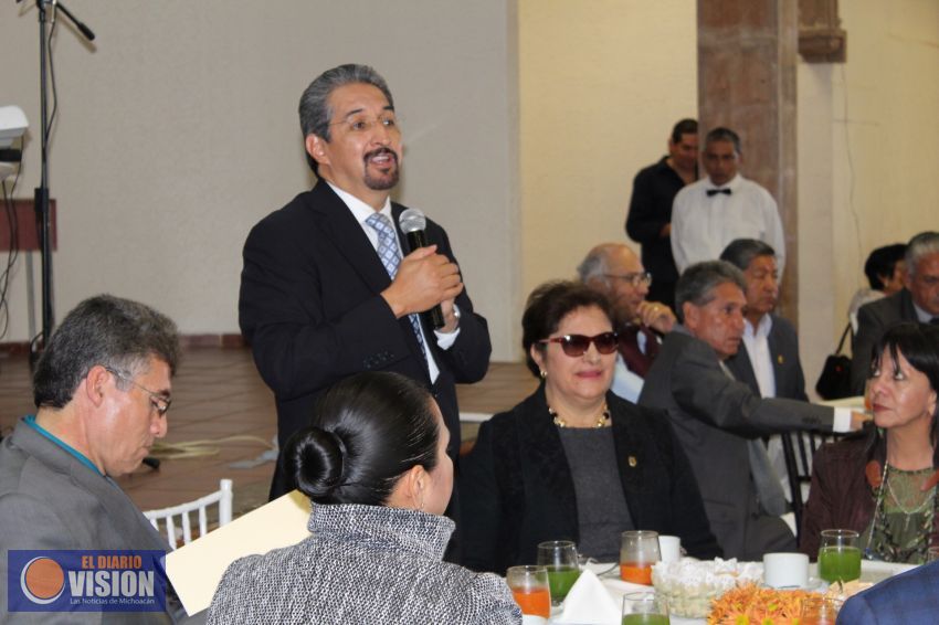 Convive Medardo Serna con pensionados y jubilados del SPUM