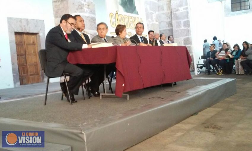 Presentan el libro Cardenas por Cardenas