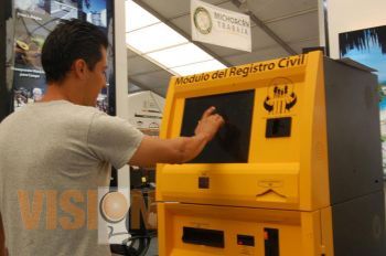 Dan prestaciones de servicios en la fiesta de todos