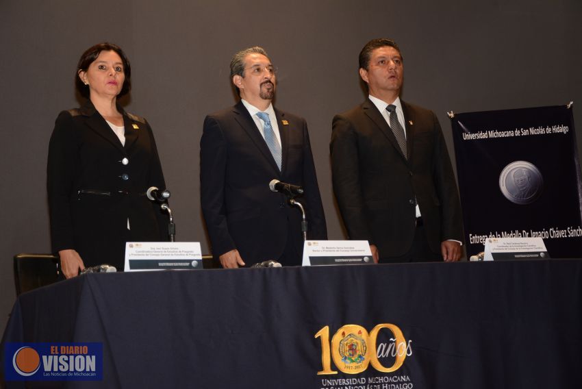 25 egresados nicolaitas reciben medalla “Dr. Ignacio Chávez Sánchez”