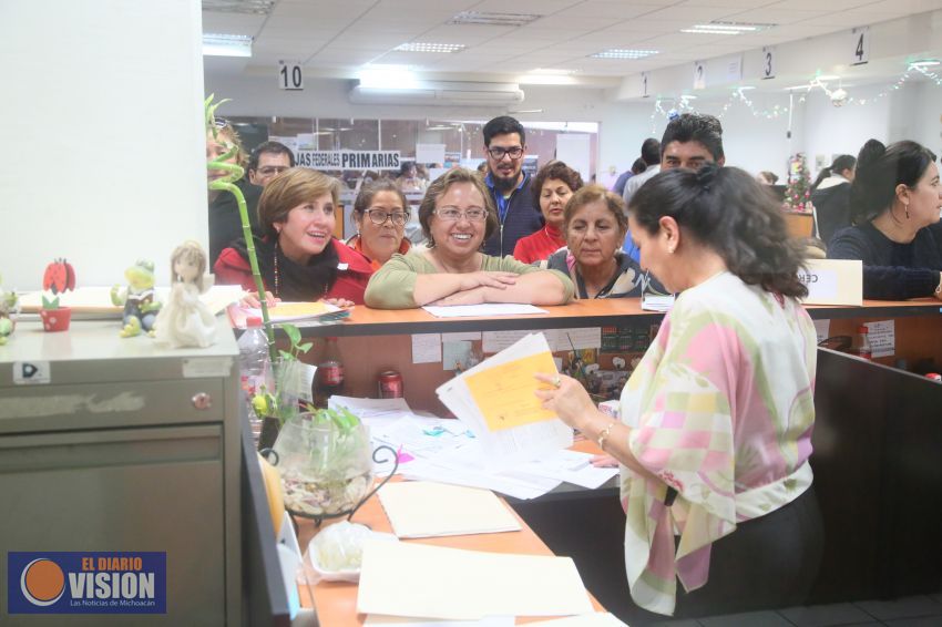 Reconoce la SEE a docentes federales por 30 años de servicio