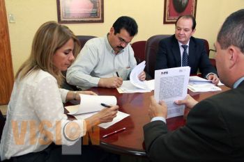 Pactan convenio IFE E IEM