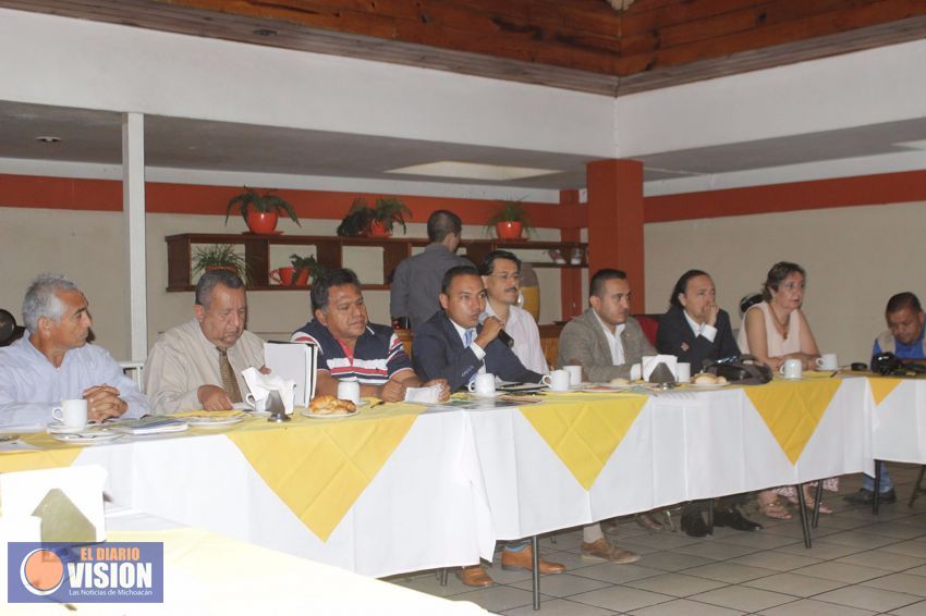 Dan a conocer en Uruapan actividades del Centenario de la UMSNH