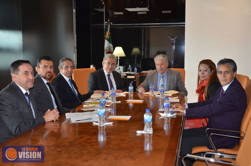 Dialoga Flores Negrete con jueces civiles de Hidalgo y Maravatío