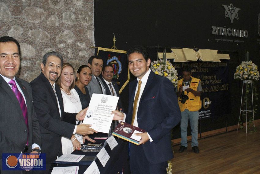 Cumple UMSNH con Zitácuaro; entrega a 30 nuevos profesionistas