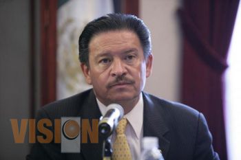 PRD impedirá que PAN imponga a familiares incómodos en Michoacán: Carlos Navarrete