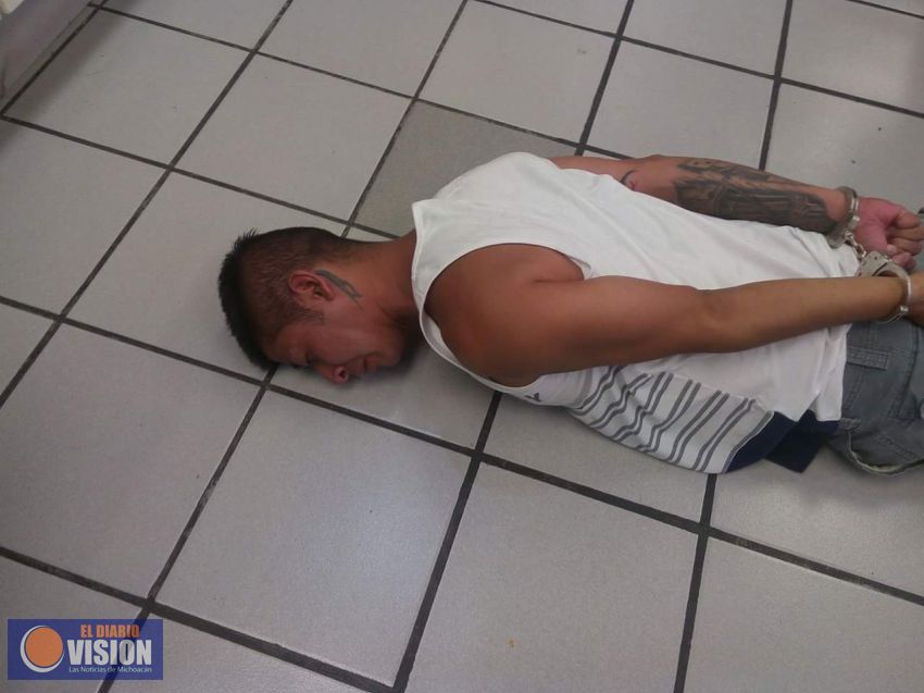 Periodista frustra asalto a Oxxo de calzada La Huerta 