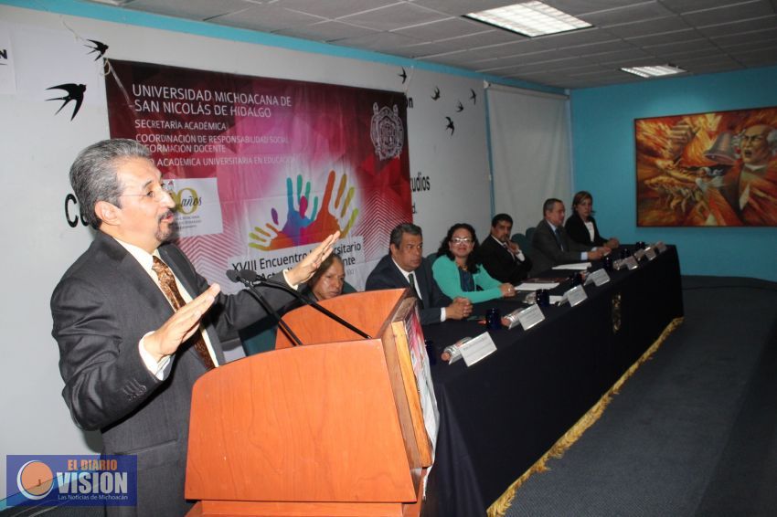 Los docentes son protagonistas del proceso de regeneración social: Medardo Serna