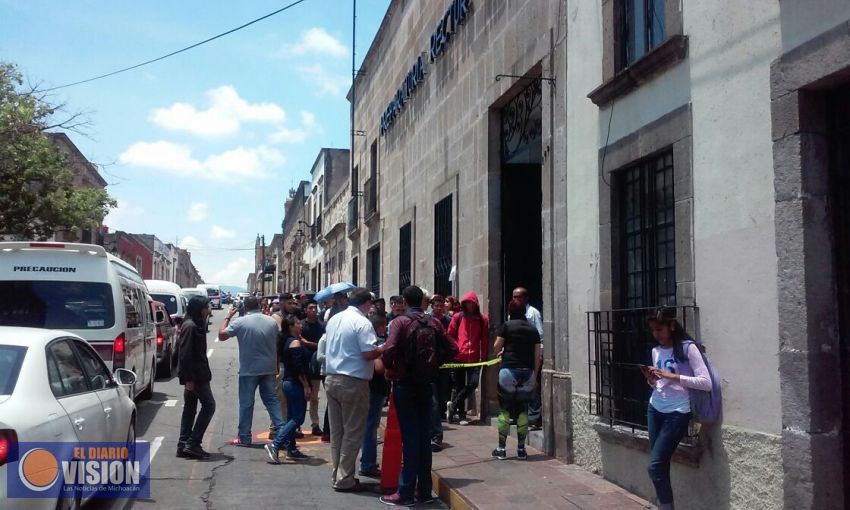 Continúan las inscripciones en la Universidad Michoacana en el Modulo de Av. Solidaridad.