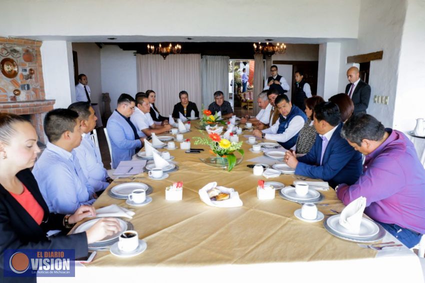 Se reúne Juan Bernardo Corona con los síndicos municipales