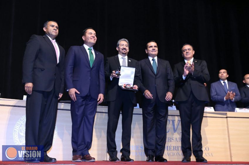 Otorga Gobernador Presea al Mérito Cívico Suprema Junta Nacional Americana a UMSNH 