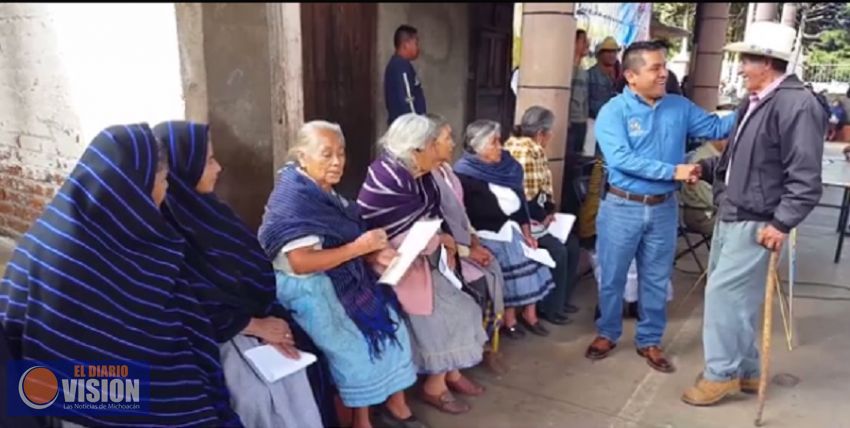 El Presidente Municipal Miguel Prado Morales encabeza la entrega del programa 