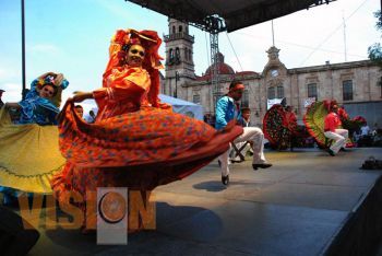 Festeja 53 aniversario Ballet Folklórico de Michoacán