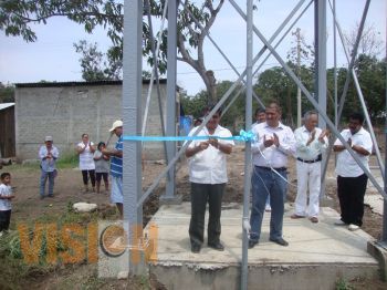Agua potable para la colonia Antorcha Campesina de Lázaro Cárdenas