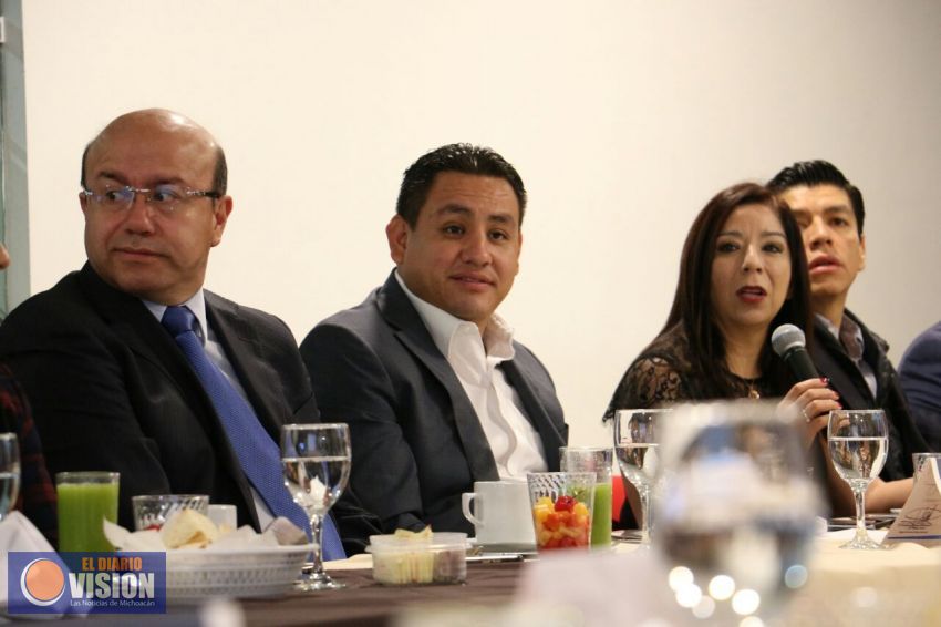 Víctor Manríquez refrenda compromiso por continuar trabajando de la mano con el sector privado