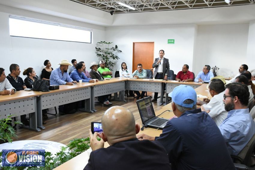 Sedeco y productores trabajan en relanzamiento de identidad del mezcal michoacano