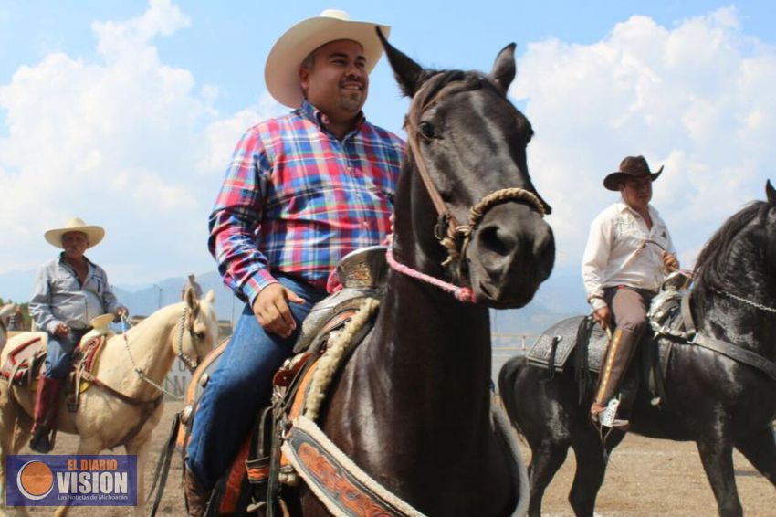 Confirma su apoyo total a la Charrería el Presidente municipal, Jesús Mora
